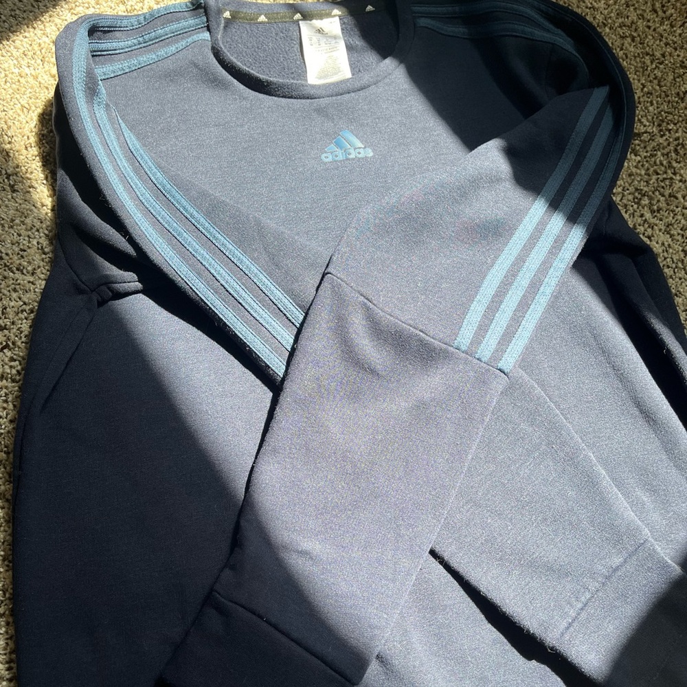 Adidas classic blue pullover sweatshirt in good condition men’s medium.
